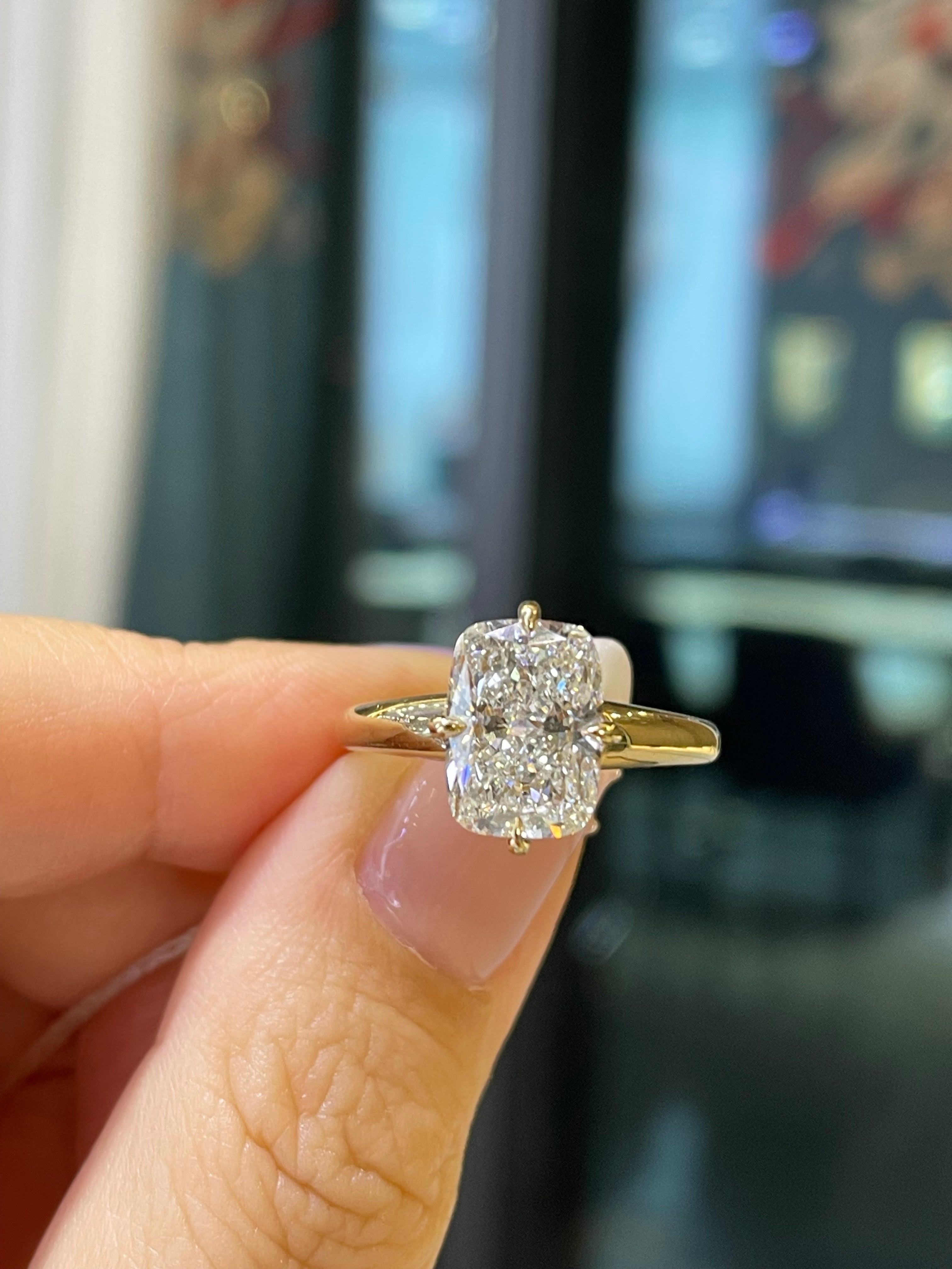 For Moonniica, 3ct Pink elongated cushion engagement ring, fancy vivid pink, VVS2, in 14k yellow gold