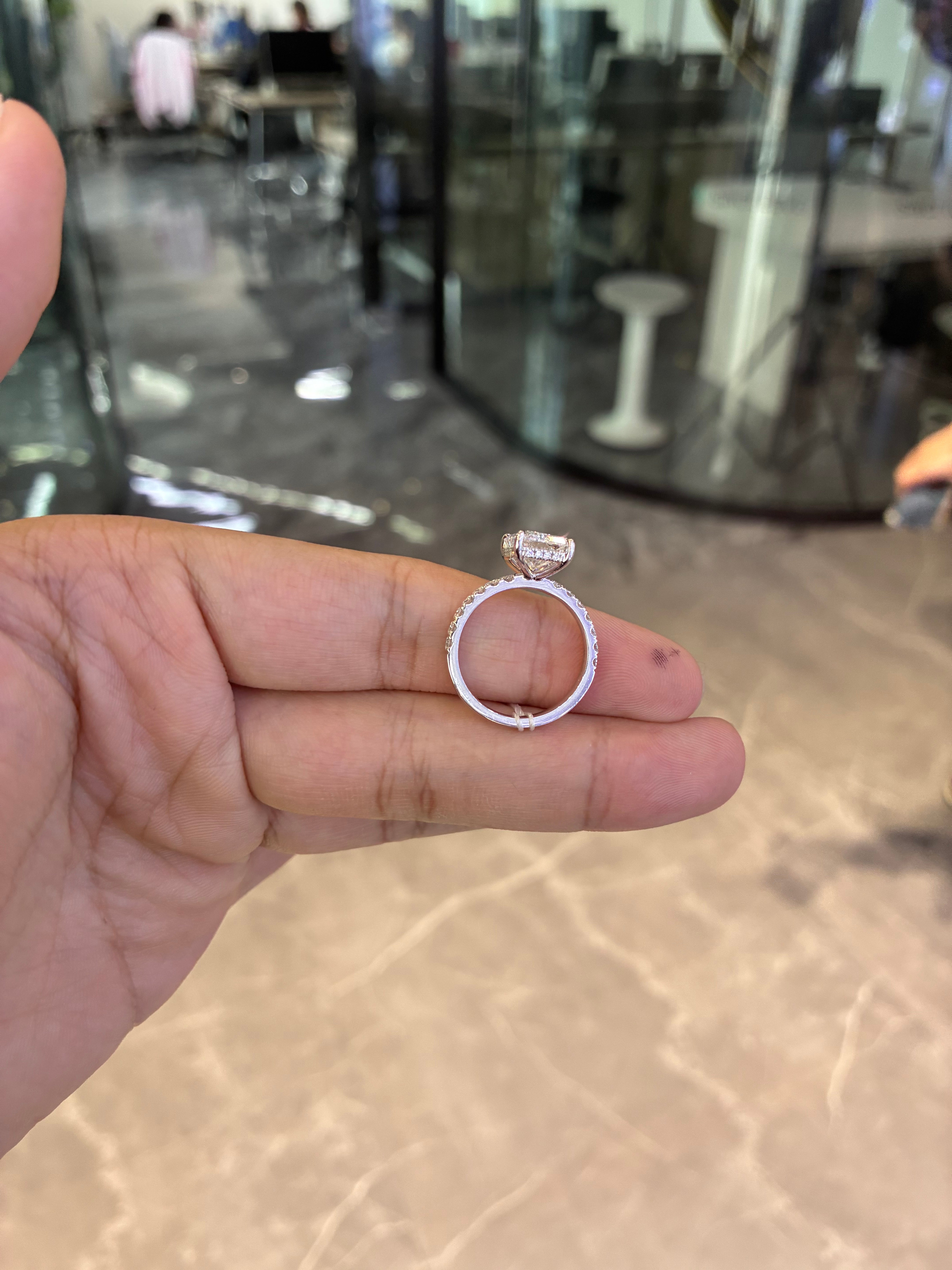 For da_da874 3ct D vvs2 diamond ring And 0.473ct side stones