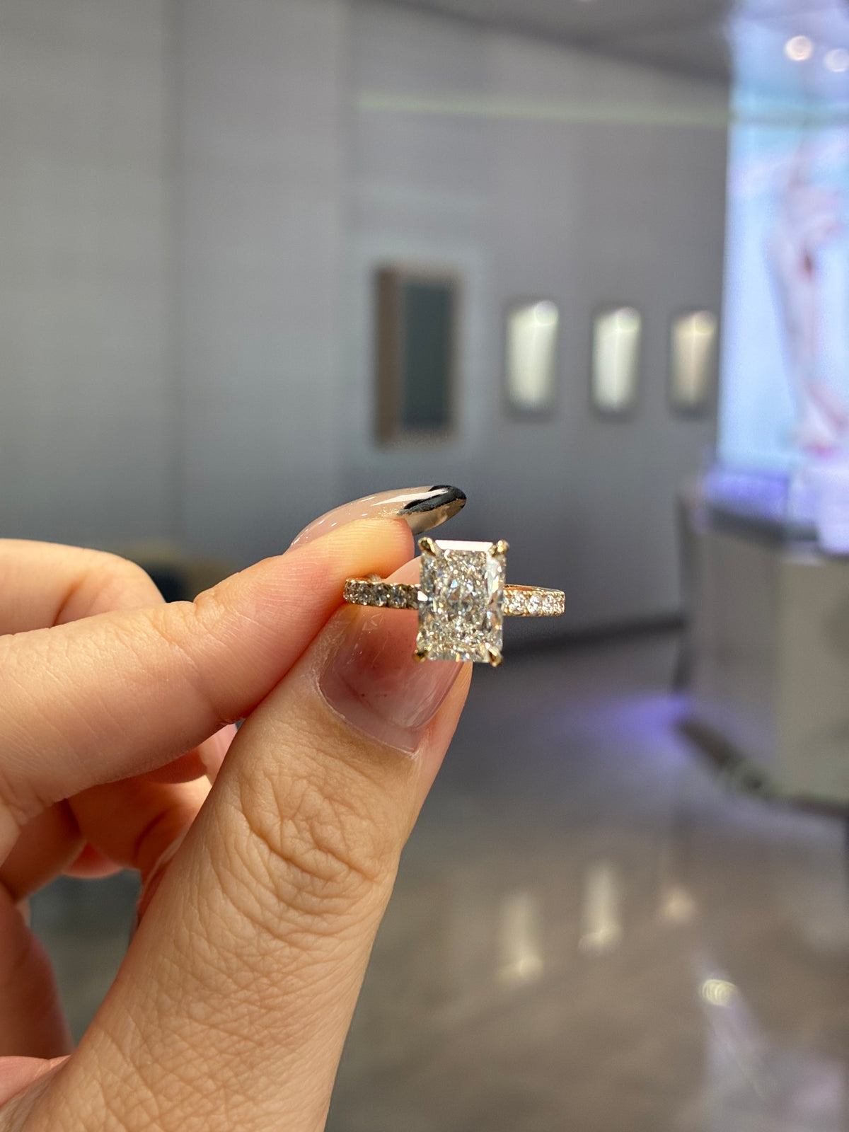 For Lorena,  2.79 ct radiant with 0.495ct sidestones E/VVS2, in 14k yellow gold( Ready to ship)