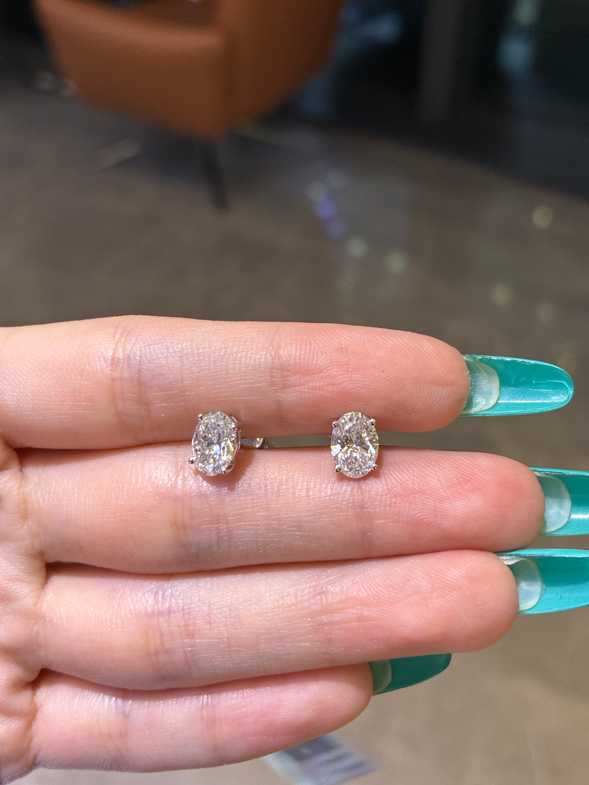 Deposit For J &N Courier 14K gold, D color, VVS2, 1 carat each, total 2 carat, with two IGI certificates and one GIL certificate
