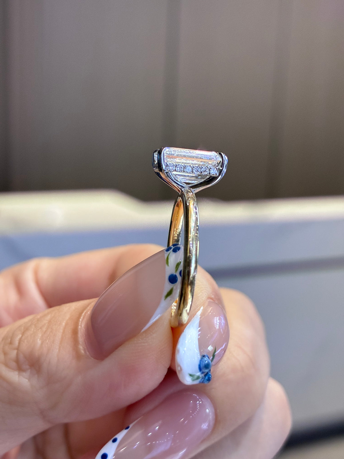 For Sowda, 3ct Emeral hidden halo Solitaire with hidden halo, E/VVS2