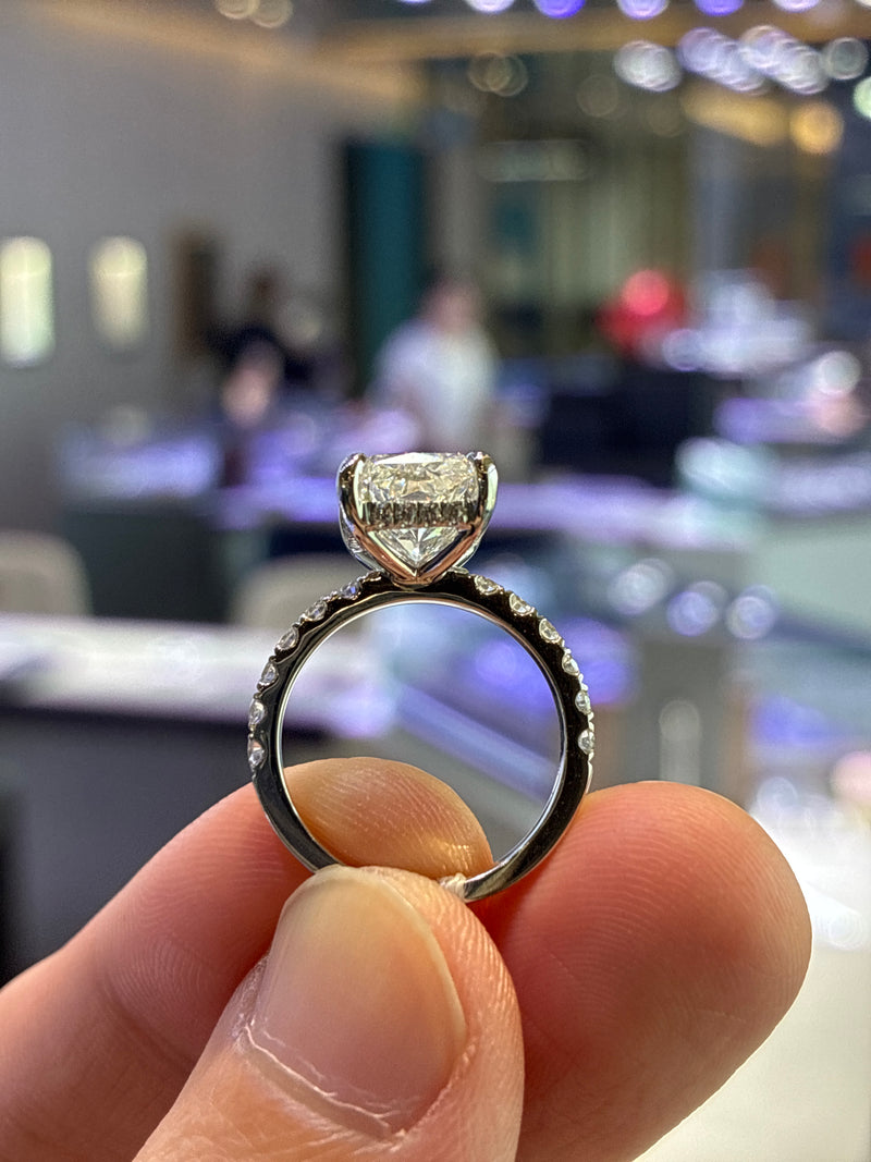 For bri Radiant Cut Pavé Band Solitaire Wedding Ring//14K Solid yellow gold//4.550ct Radiant center stone//E/VVS2//34 stones for total 0.553ct//US Size 7.5