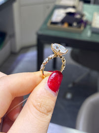 For bad girl 14k yellow gold oval cut ring D/vvs2 main stone 3.5 side stone 0.587ct