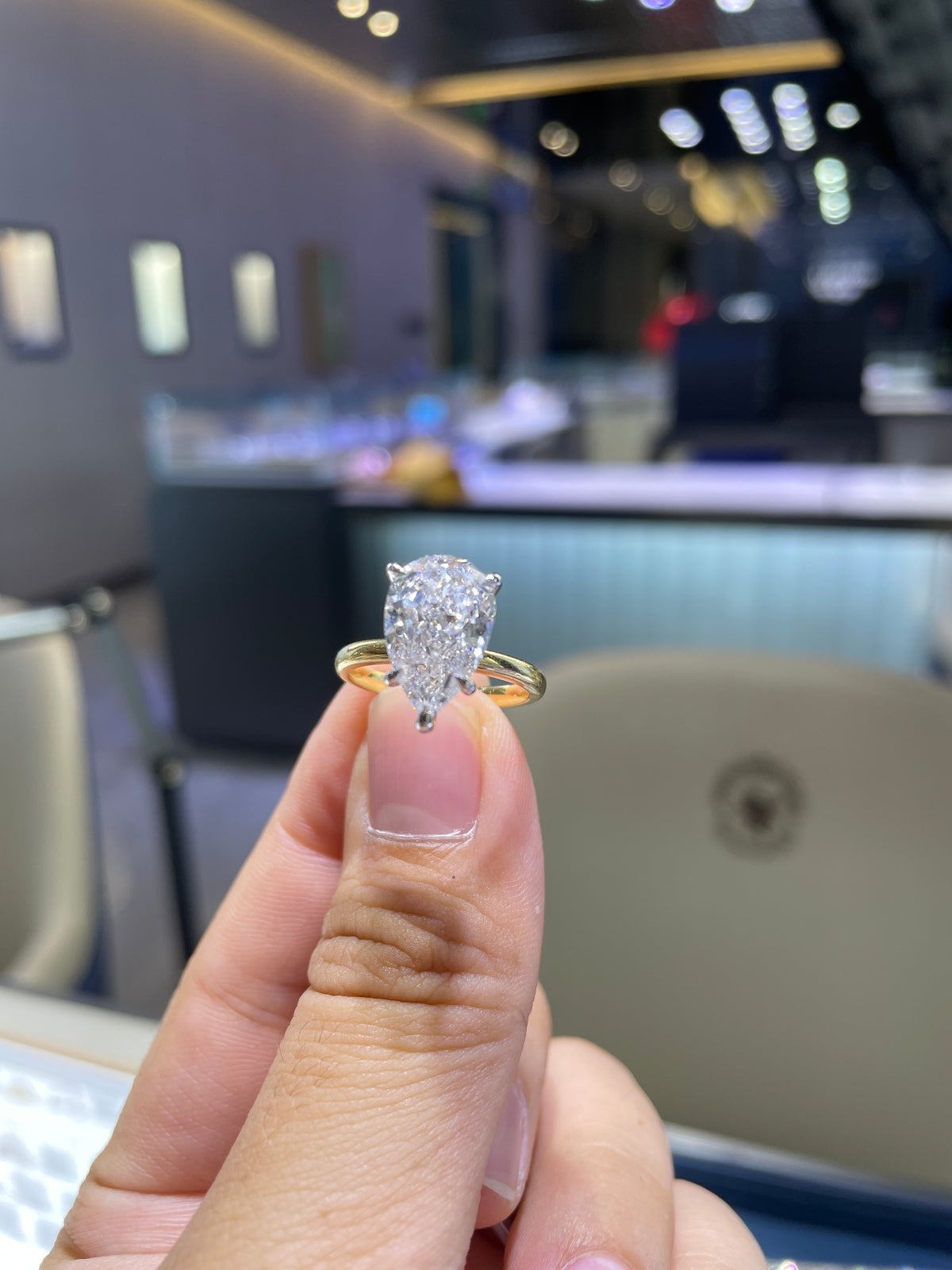 Deposit For Linh Nguyen 3ct DVVS2 pear cut 18k size 5.5