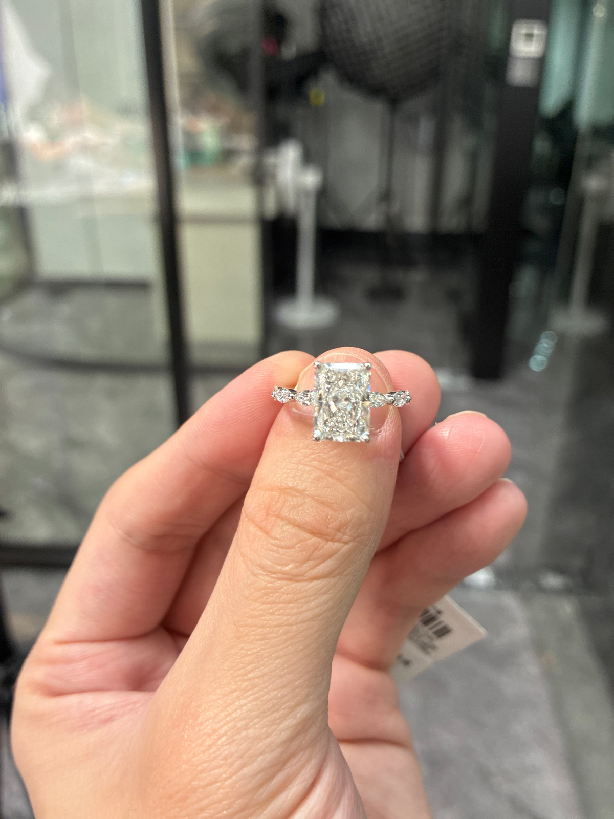 For Alyssa Radiant Cut Solitaire Wedding Ring 3.03ct Radiant cut center stone E/VVS2 14K Solid white gold 6 side stones for total 0.514ct US Size 7