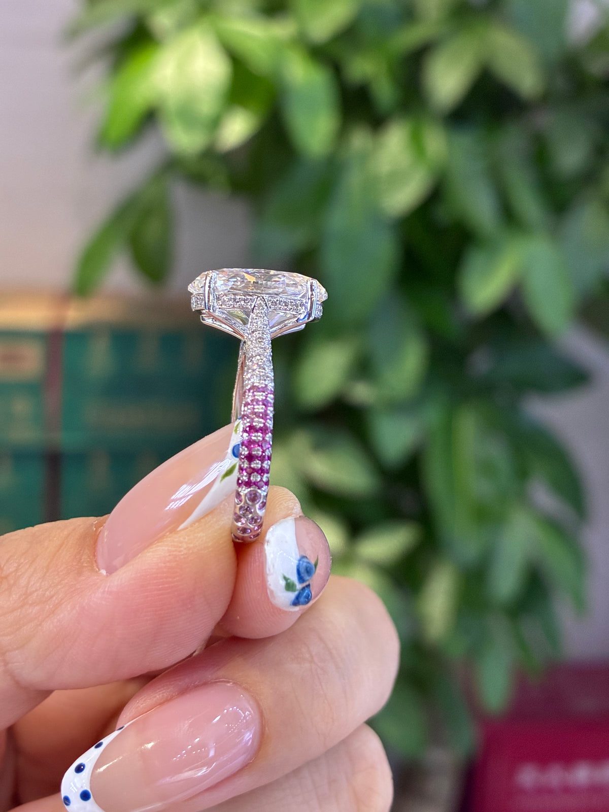 For Mika_co, deposite for 3ct Elongated cushion, E/VVS2, with 1ct gradient color sidestones (194pcs) , total 4ct in 18k solid yellow gold