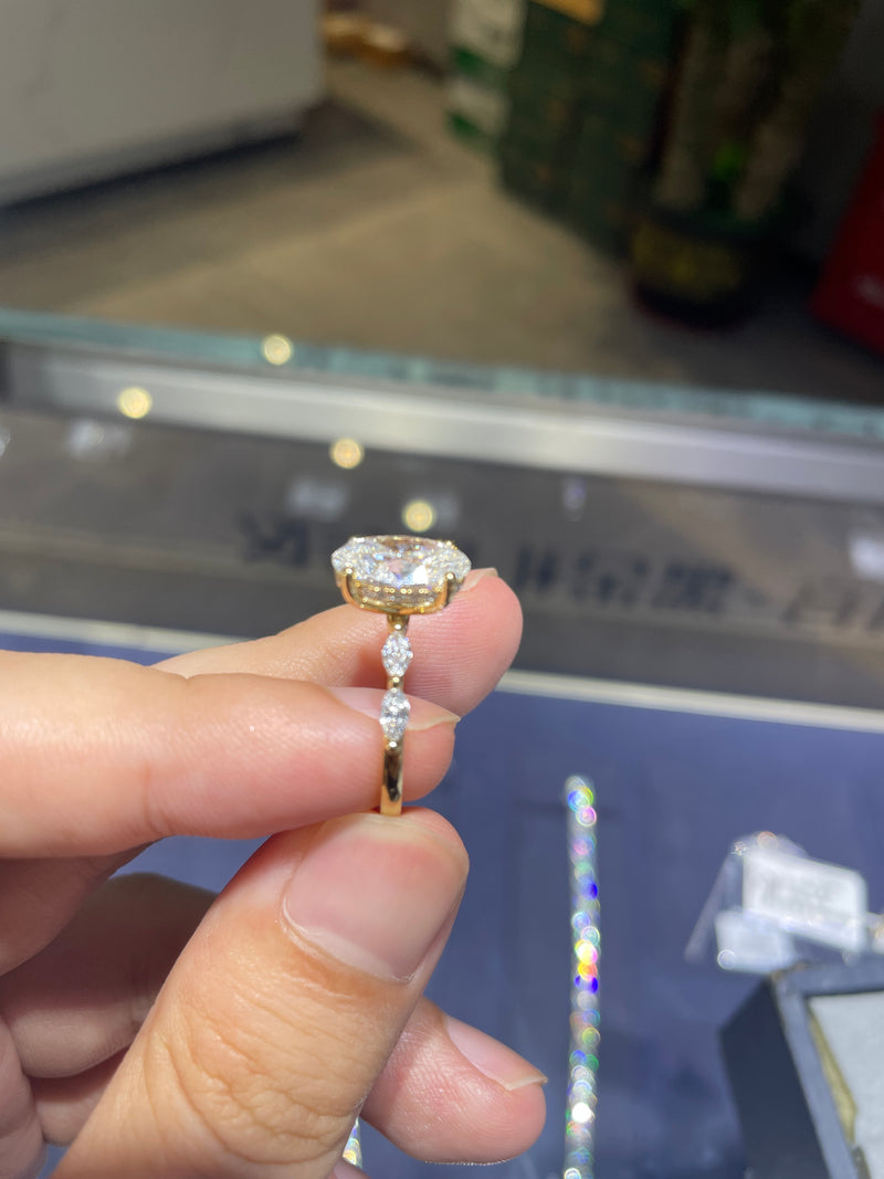 Balance For Country 3.1ct +0.48ct Oval Lab diamond ring, D/VS1,in 14K yellow gold