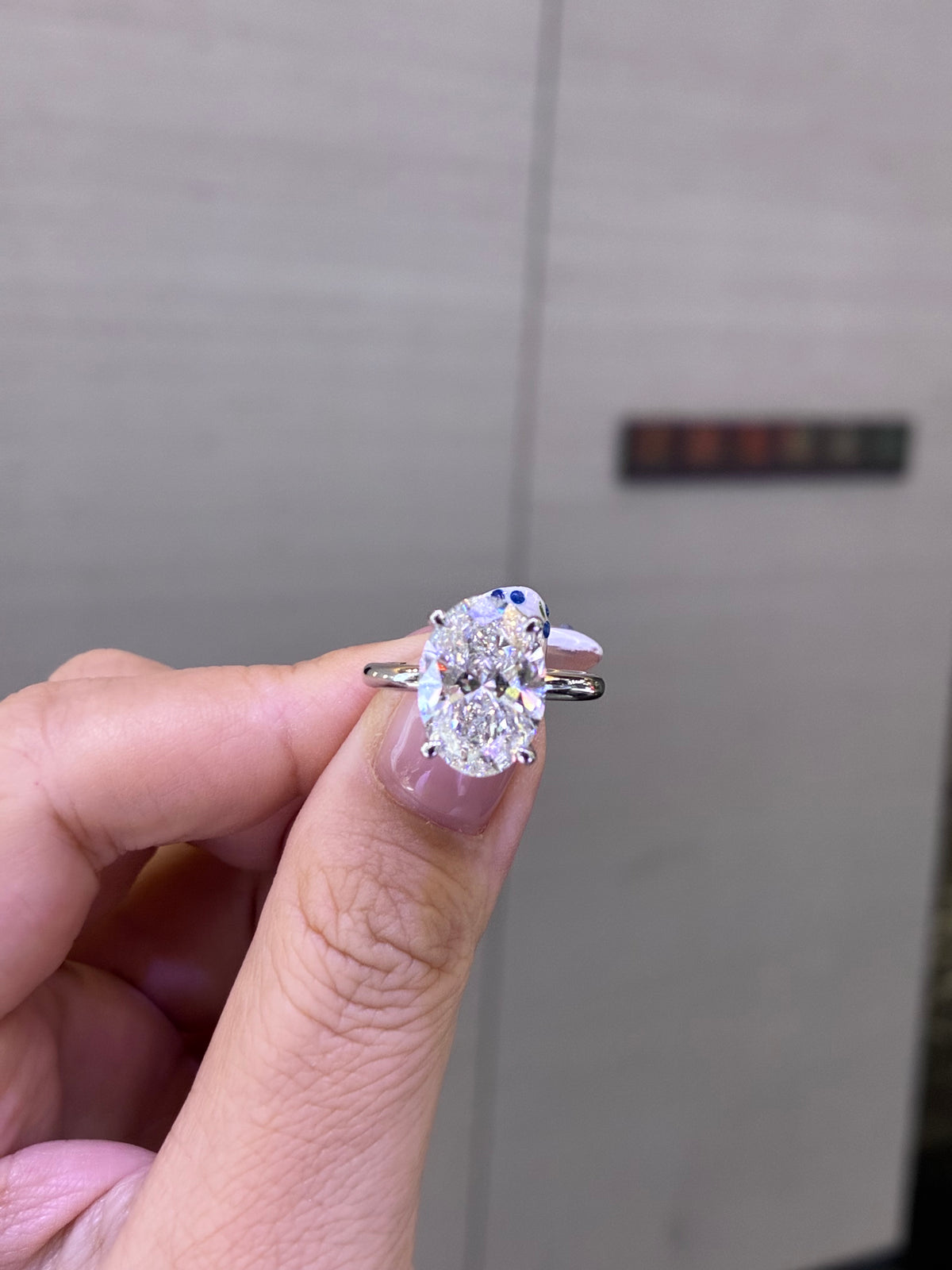For Meg, 5.26ct oval lab Diamond with 0.308ct sidestones, D/VS1, in Platinum 950