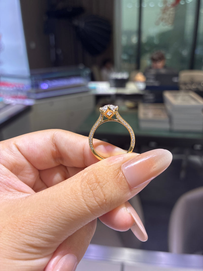 For❤️❤️❤️2.6ct 18k marquis with hidden pave 0.286