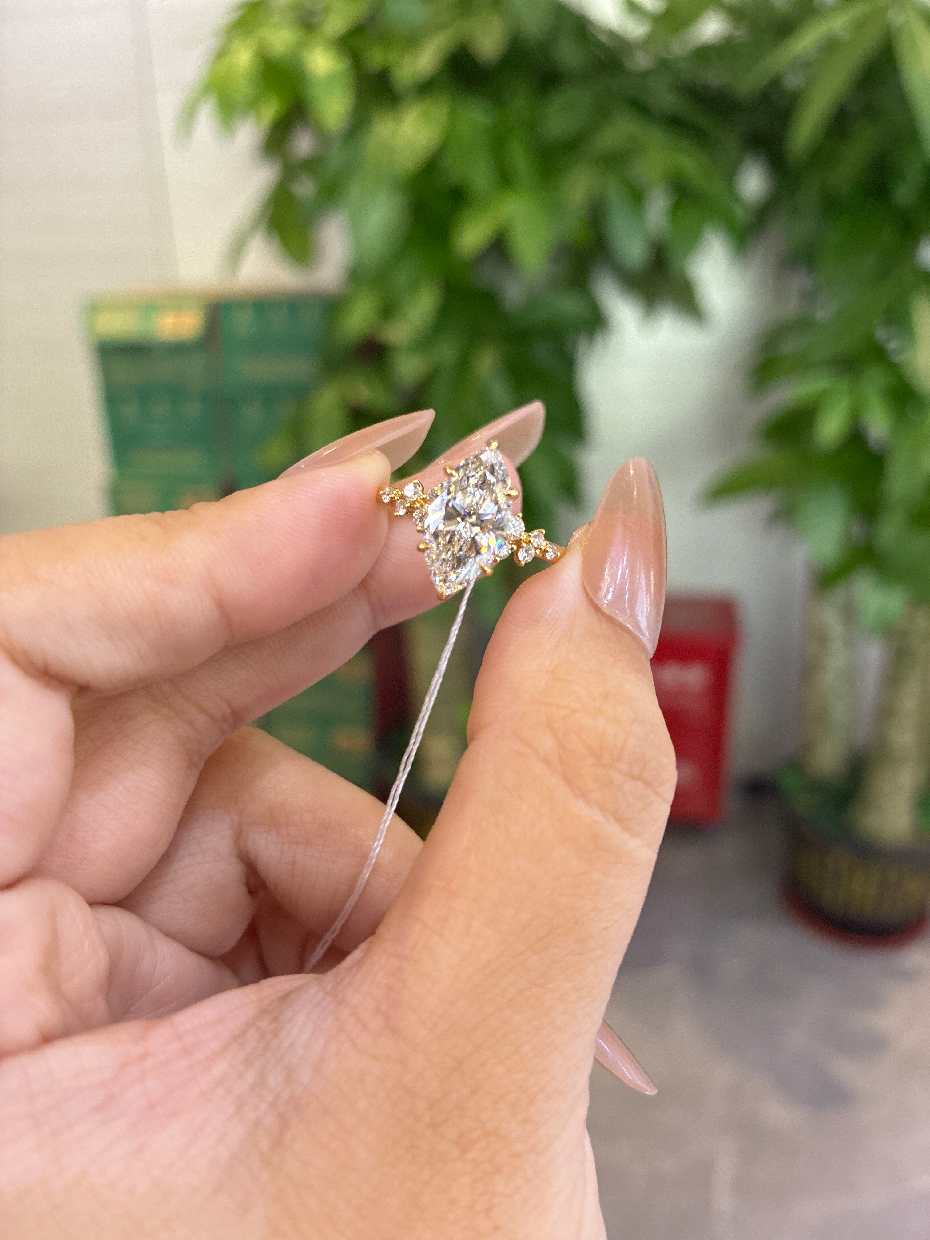 For blackcitron 1.6ct marquis diamond E/vs1 14k yellow with 0.2ct side stones