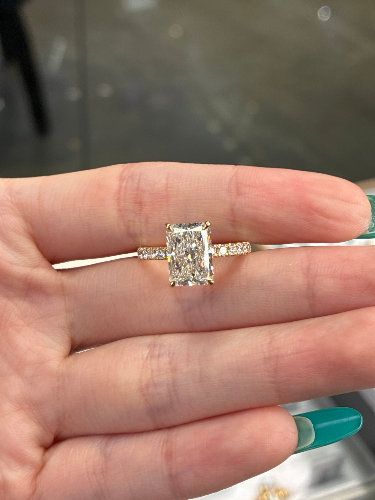 For Autumn 14k solid yellow gold 3.03ct E/VVS2 with 0.437ct sidestones