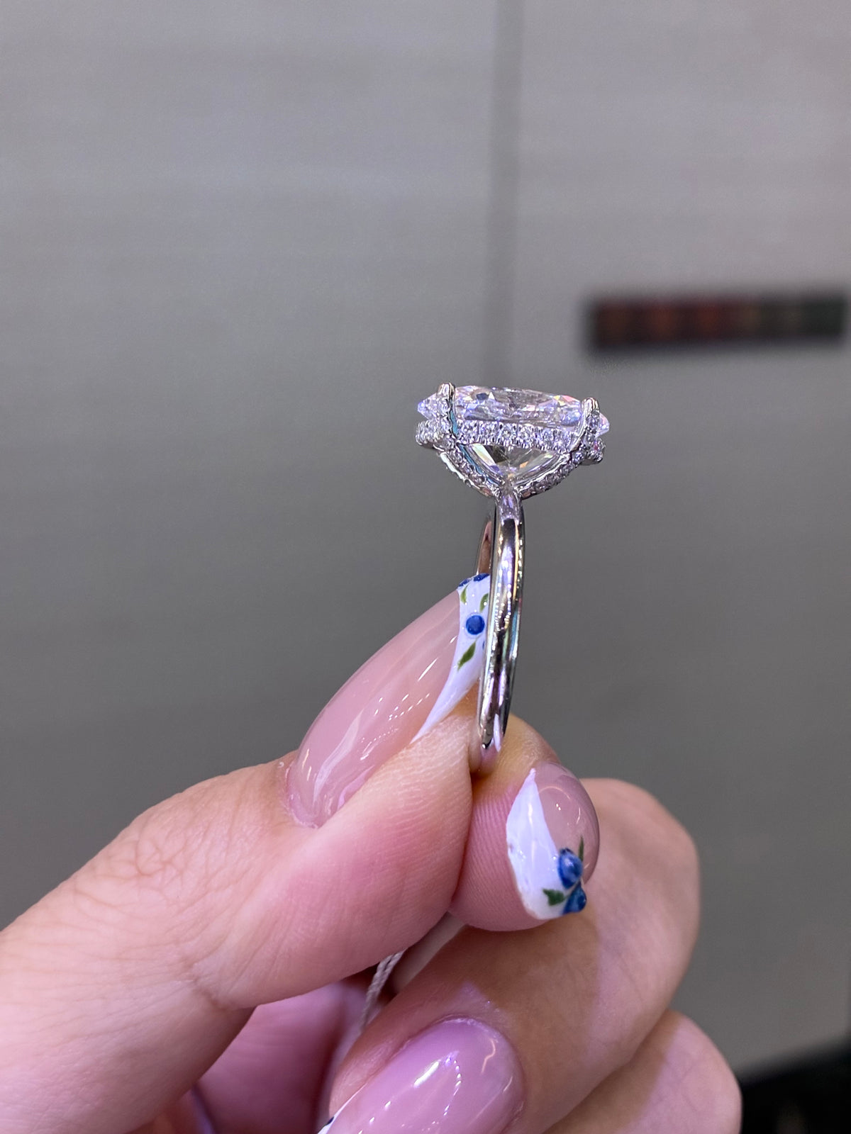 For Meg, 5.26ct oval lab Diamond with 0.308ct sidestones, D/VS1, in Platinum 950