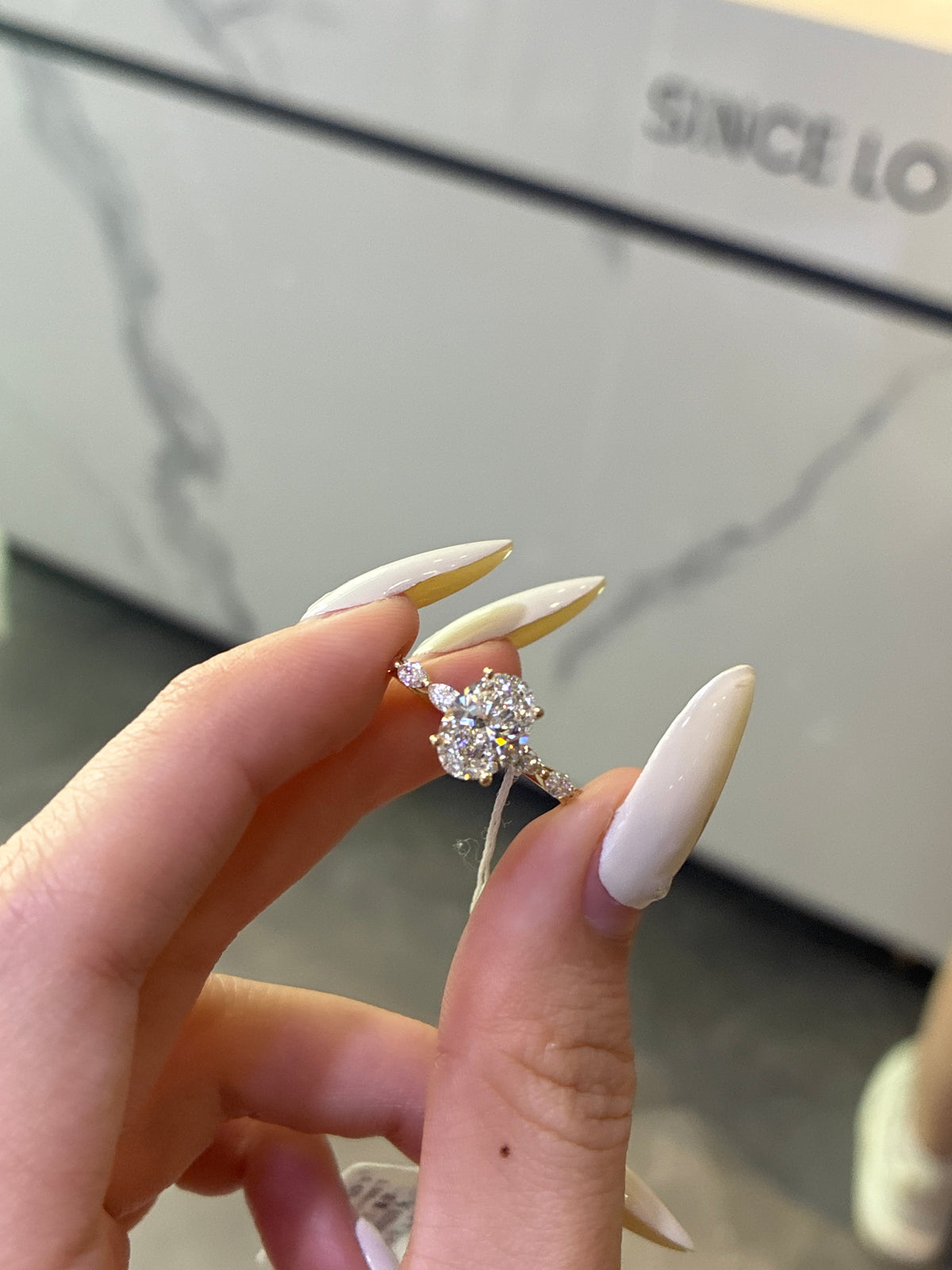 For 14K solid yellow gold 1.5ct oval F/VS1 with 0.427ct sidestones