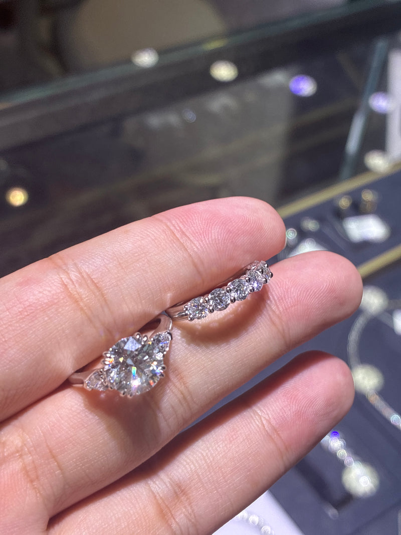 Remaining Balance For LisaM a set three-stone pletnum main stone 3.07ct E VVS2 side stone 0.468ct and band 1.559ct D-E/VS,VVS pletnum