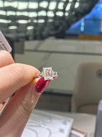 For Dana 18k gold yellow gold total 2.4 carat three stone ring