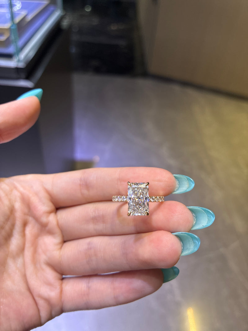 Retainer for Julissa 14k yellow gold 3.08ct Radiant cut Evs1 with 0.385ct side stones and hidden halo