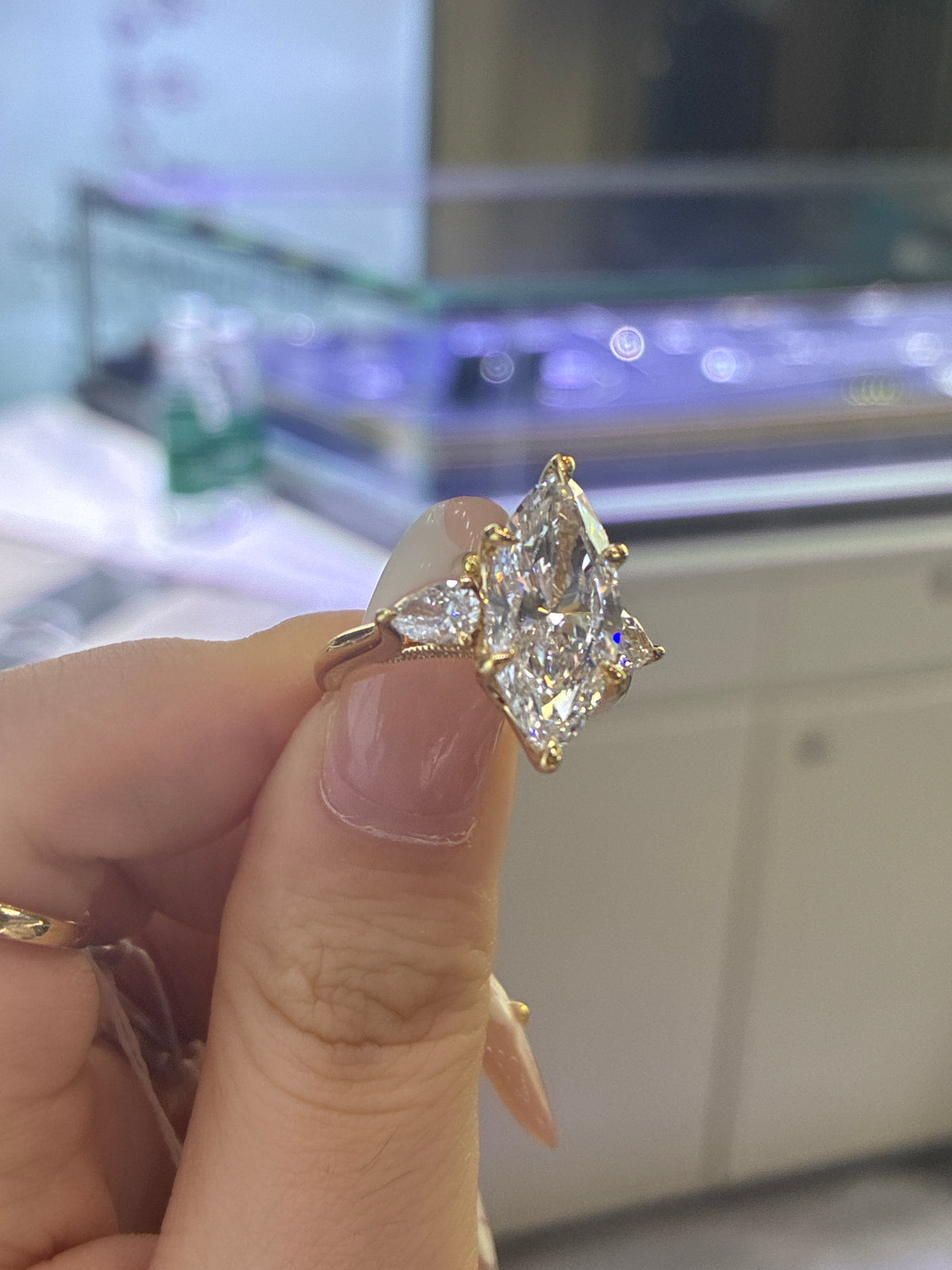 For Nailtech custom made 18k yellow gold E/vs1 5ct three stone design