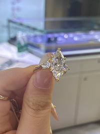 For Nailtech custom made 18k yellow gold E/vs1 5ct three stone design