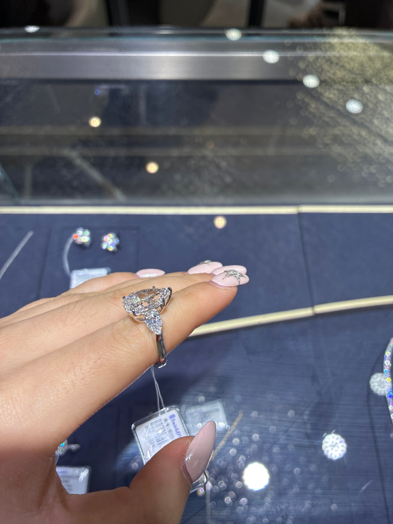 Pt950 E/ vvs2 (5.08+1.03)ct Pear Three stone Lab Diamond Ring