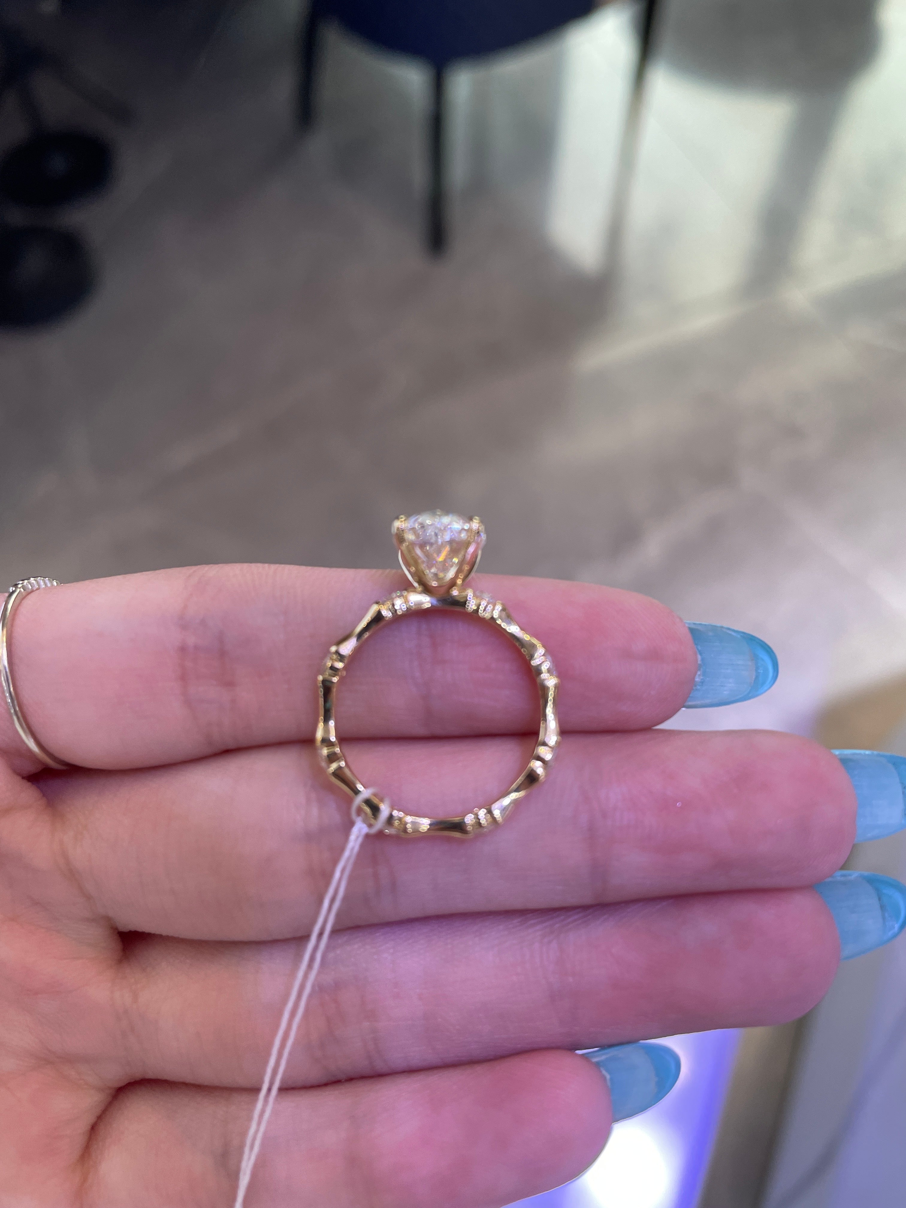 For Lovely London 18k Oval cut 3.07ct E vvs2 with side stone 0.338ct with a pendant 0.52ct