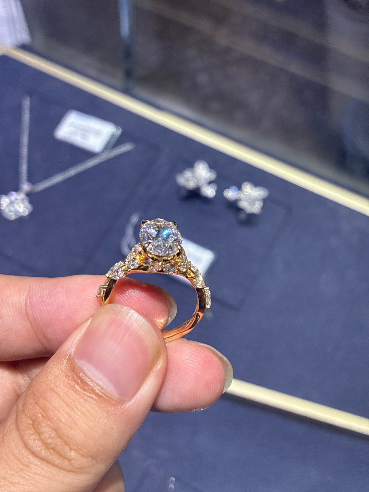 For Tia,main stone 3.03ct D VS1 side stone 1.08ct 14k yellow gold