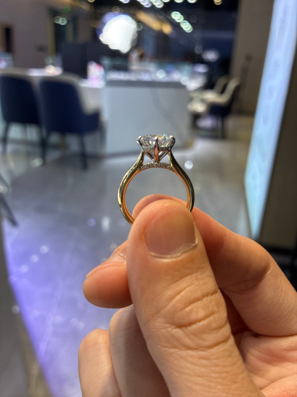 For itsJill Solitaire round brilliant cut ring E/VS1 2.05ct Size 7 14K yellow gold