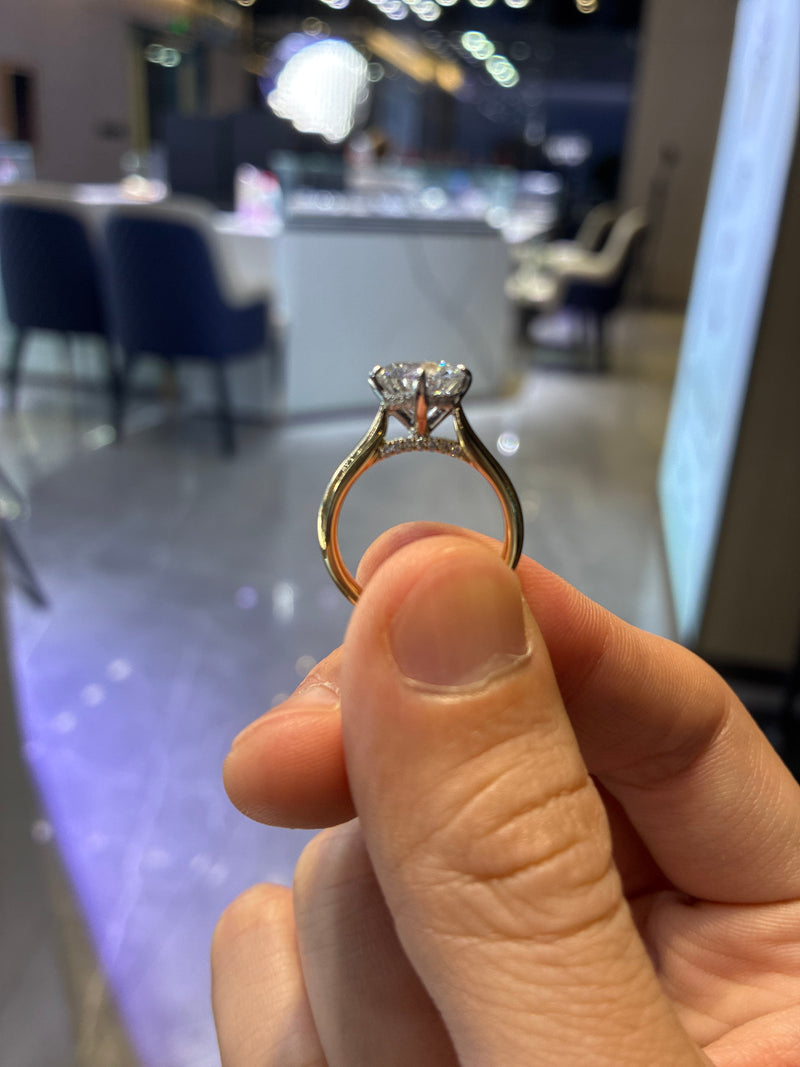 For itsJill Solitaire round brilliant cut ring E/VS1 2.05ct Size 7 14K yellow gold