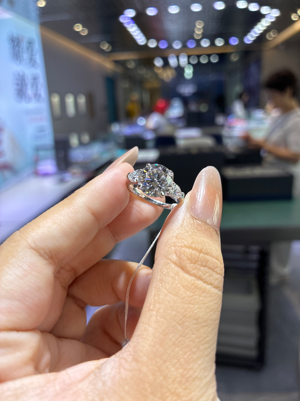 For Unboxingfunnow 18k 3.360ct round cut and 0.695ct side stones E/vs1