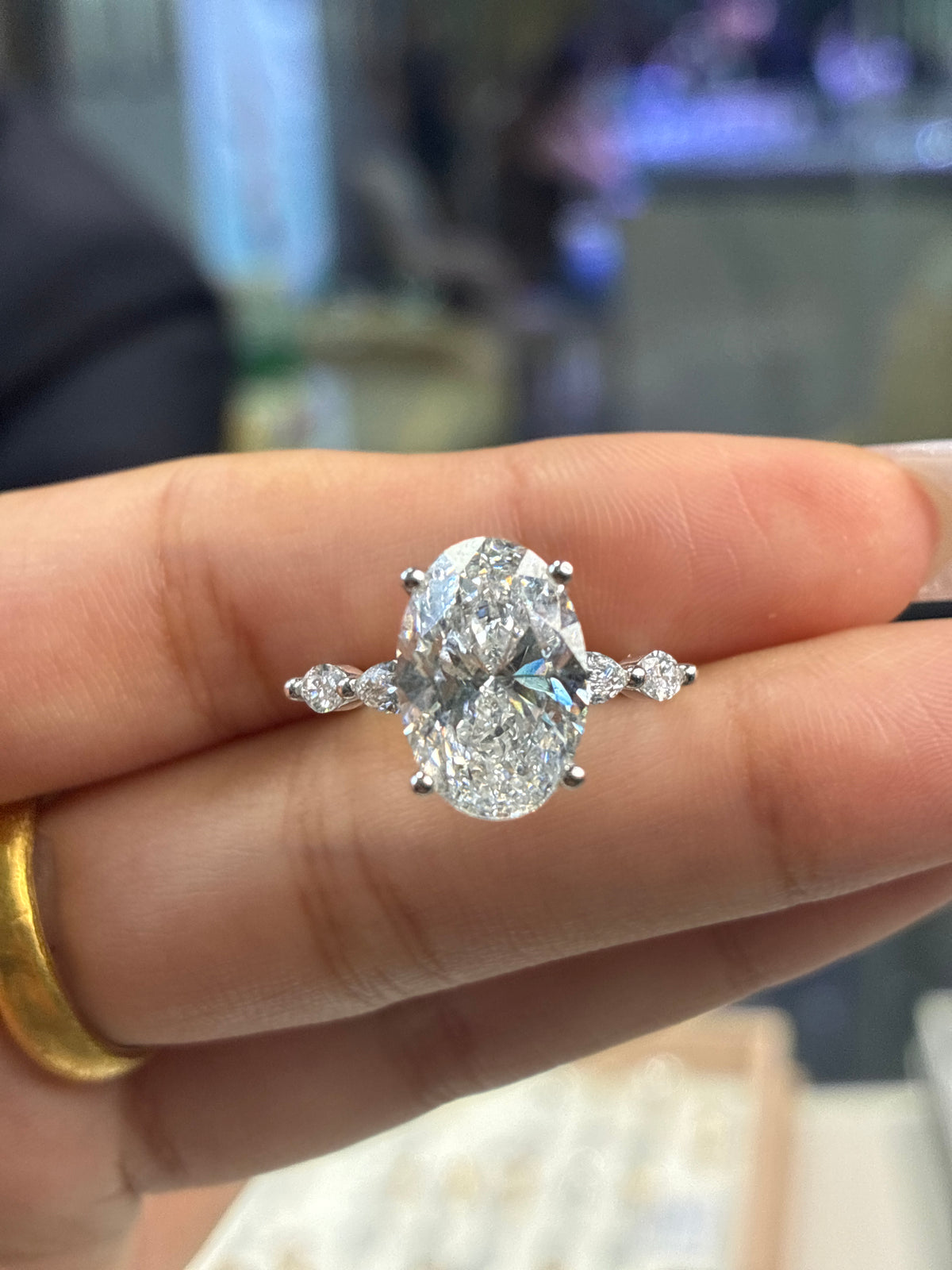 For Hedidit1 14k white gold, 4.01ct center stone, 0.579ct side stones, D/VVS2, size7.5