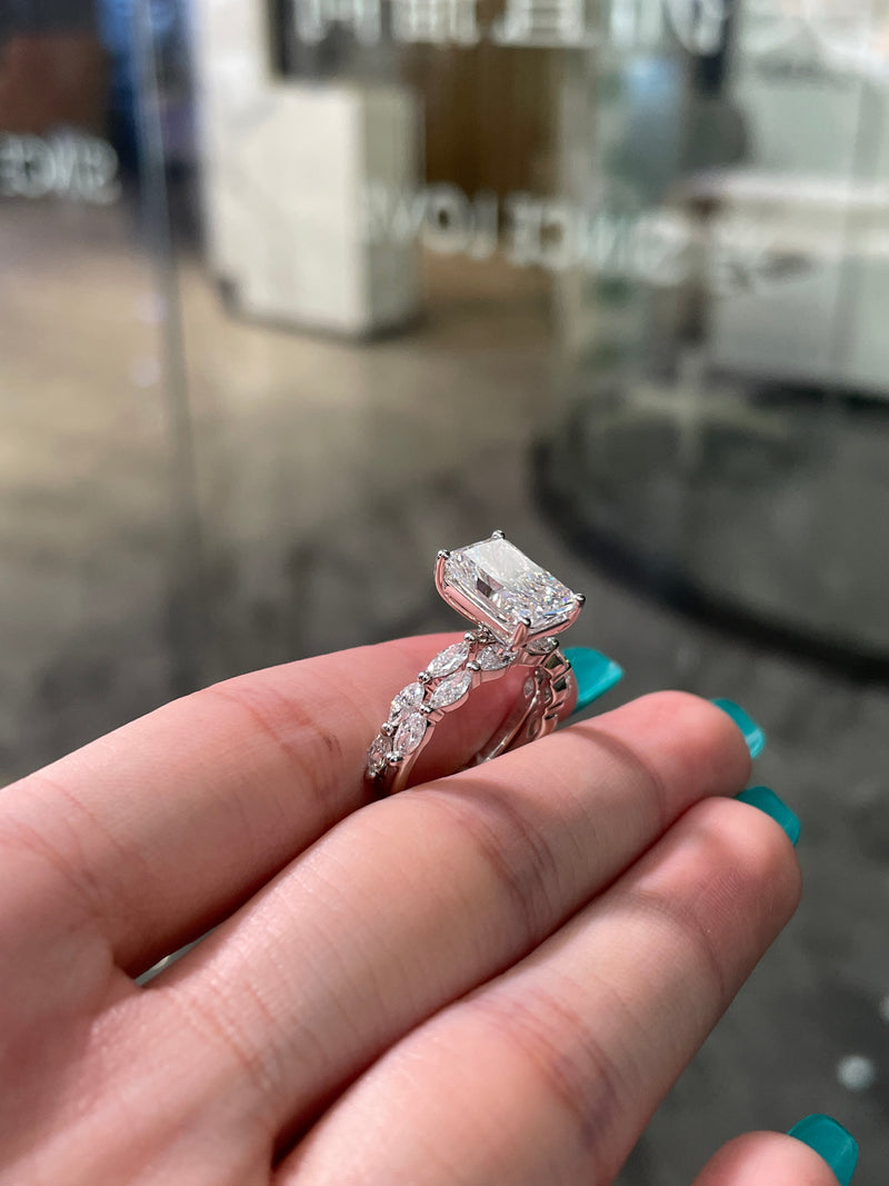 For Mariebelle 1️⃣14K solid white gold 3.05ct E/VVS2 with 0.514ct bubble band. 2️⃣ 14K solid white gold half eternity bubble band 0.572ct D-E/VS-VVS（Ready stocks）