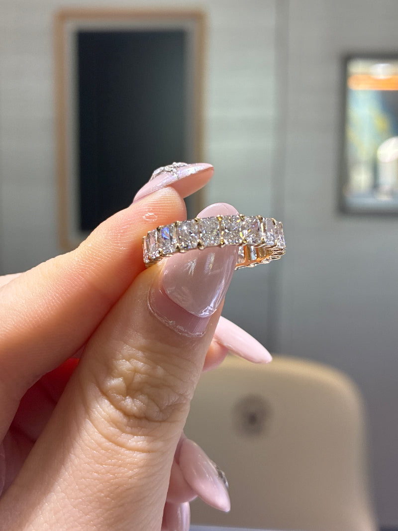 For YARA  18k gold Eternity band D-E VS VVS