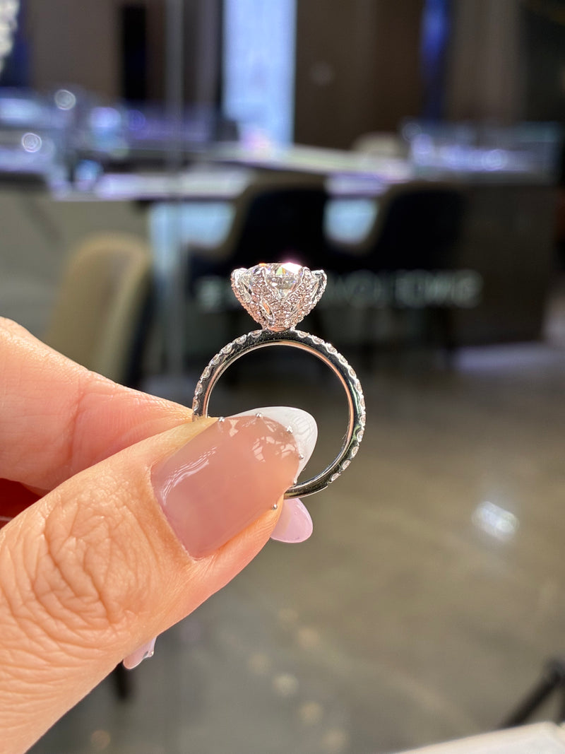 For Hans, 3ct round mainstone with 0.95ct side stones, flower basket in 14k white gold,D/VVS2