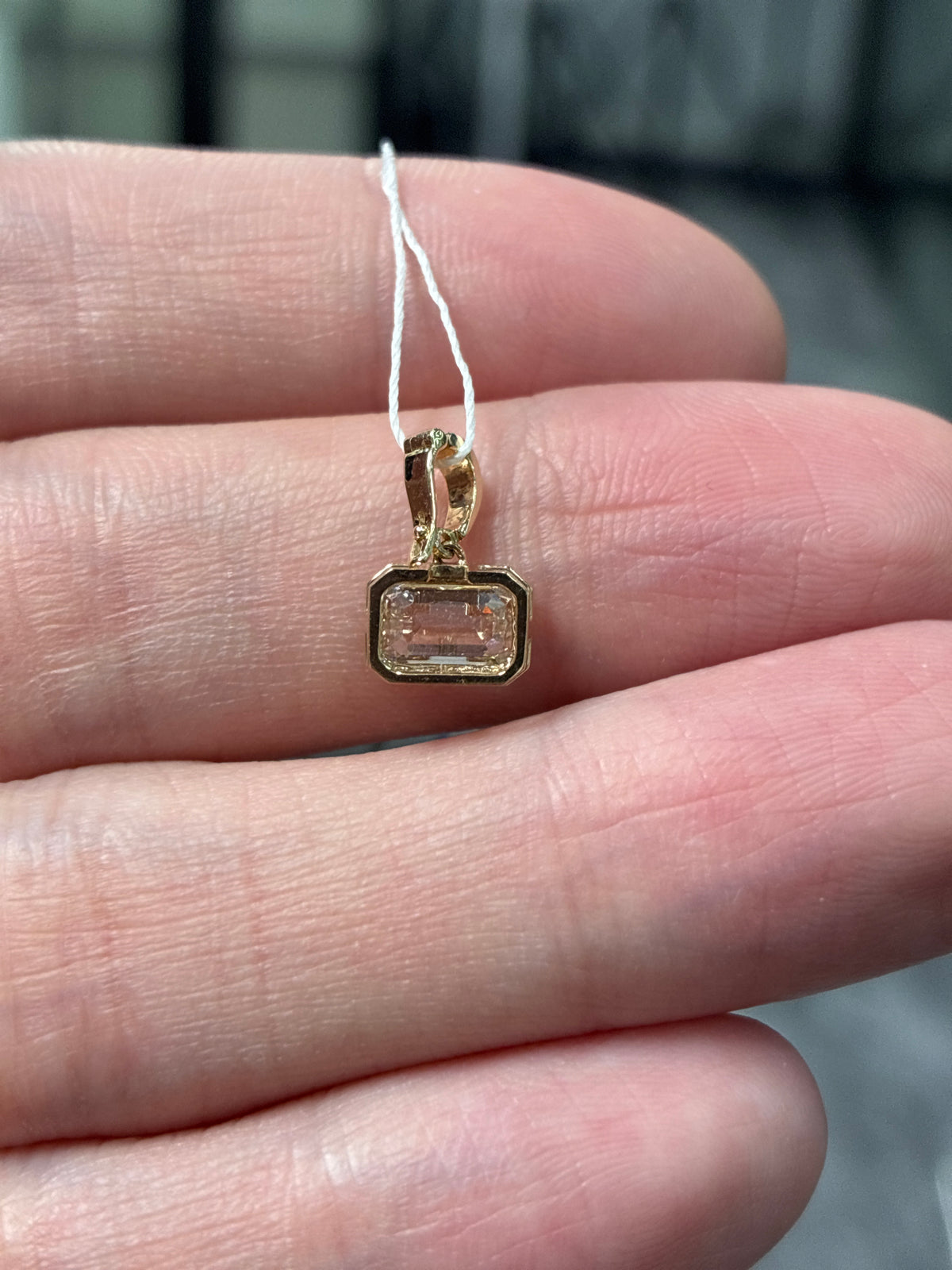 50% retainer For Taylor Bracey Emerald Cut Pink Diamond Bezel Setting Pendant //14K Solid yellow gold//1.35ct FIP(Fancy Intense Pink)/VS1 //(sliding connection without clasp)