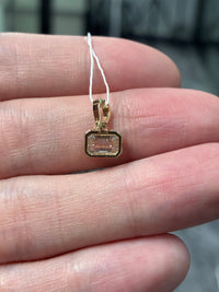 50% retainer For Taylor Bracey Emerald Cut Pink Diamond Bezel Setting Pendant //14K Solid yellow gold//1.35ct FIP(Fancy Intense Pink)/VS1 //(sliding connection without clasp)