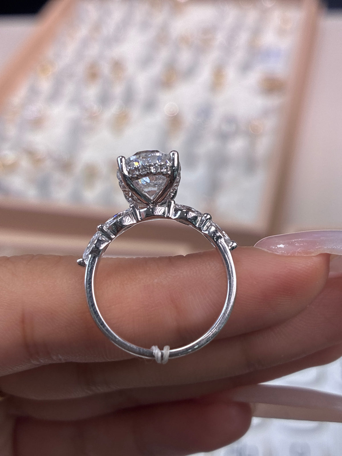 For Hedidit1 14k white gold, 4.01ct center stone, 0.579ct side stones, D/VVS2, size7.5