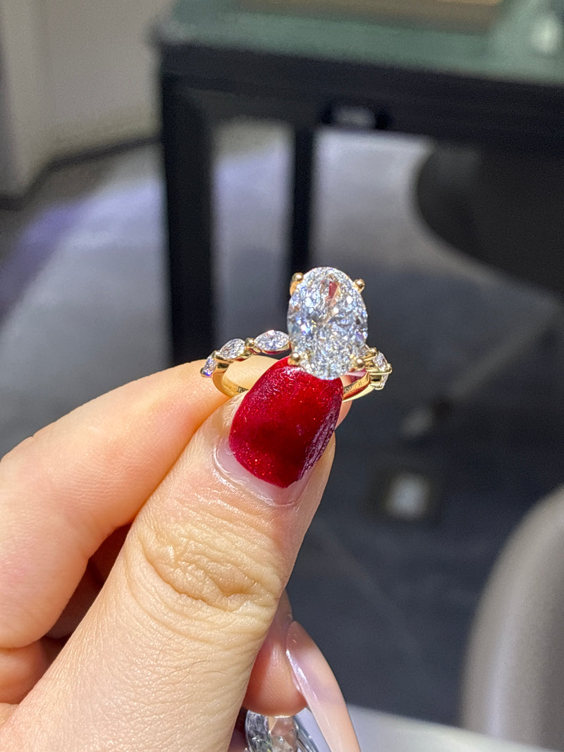 For bad girl 14k yellow gold oval cut ring D/vvs2 main stone 3.5 side stone 0.587ct