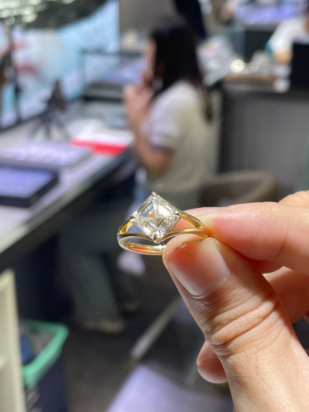 For Adele (14k white gold , 3ct , E VS1, Asshcer cut double split)