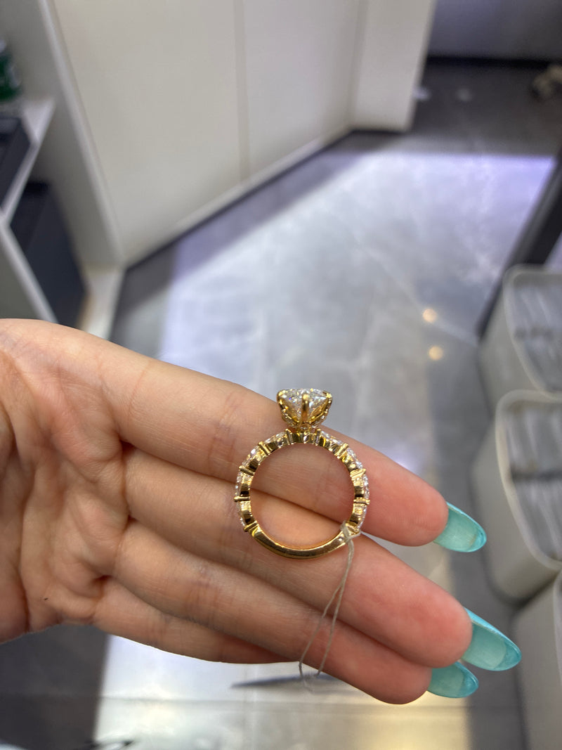 Retainer For Fizz n' 18K 5.02 carat Marquise E VS1 with 1.062ct side stones