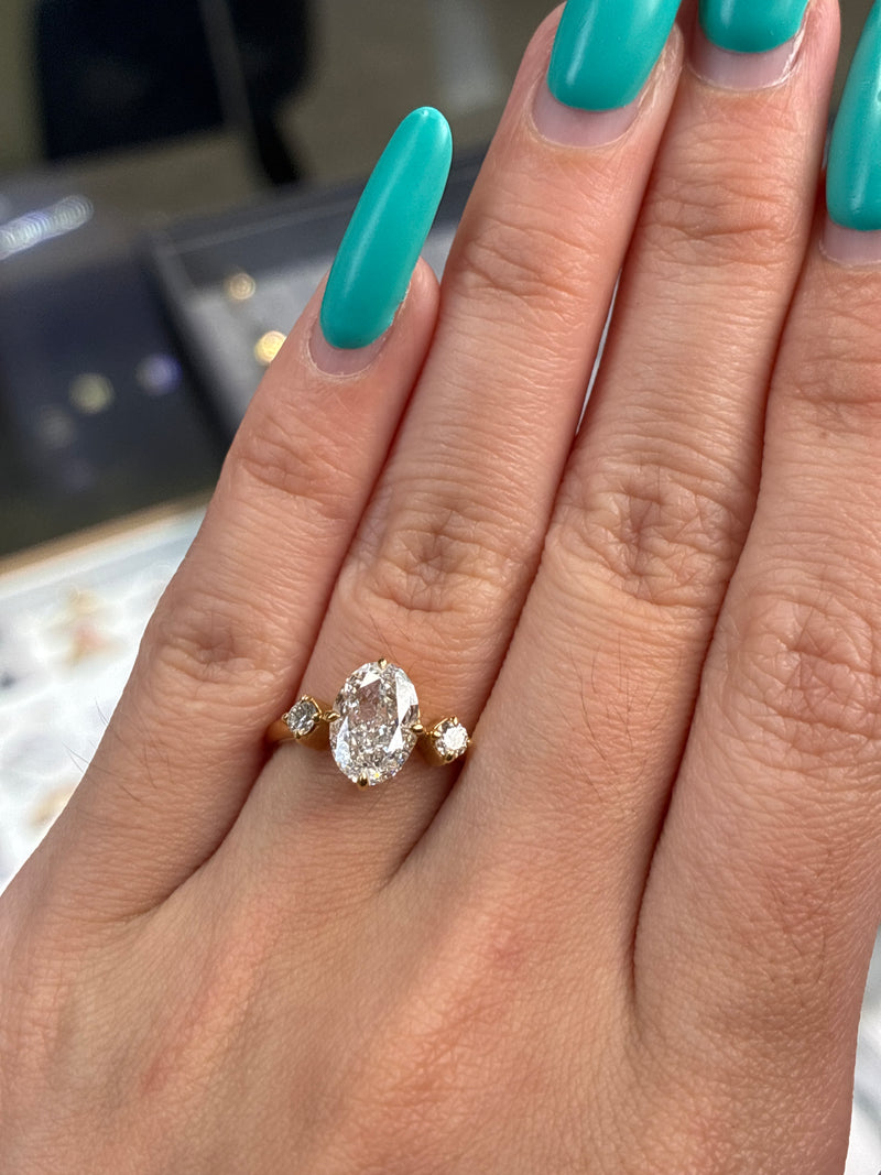 For sompari89 18k solid yellow 1.5carat D/VVS1 with 0.148ct sidestone