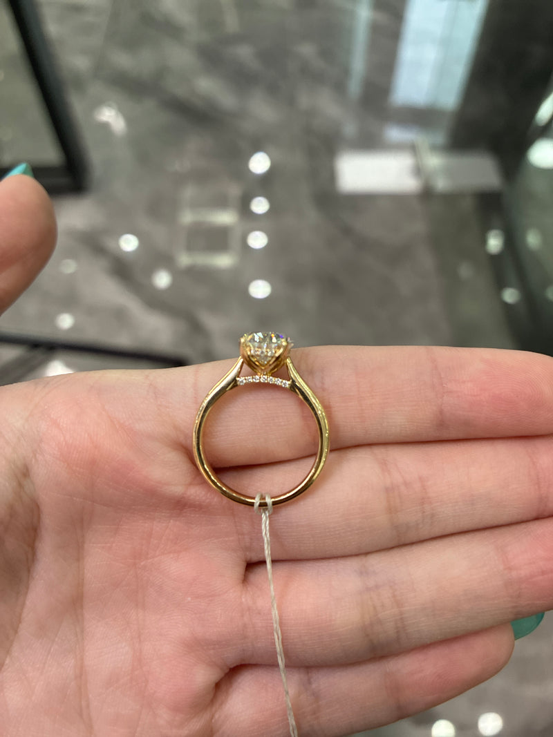 For digitalmash 14K oval cut 3.03ct with 0.113ct hidden halo