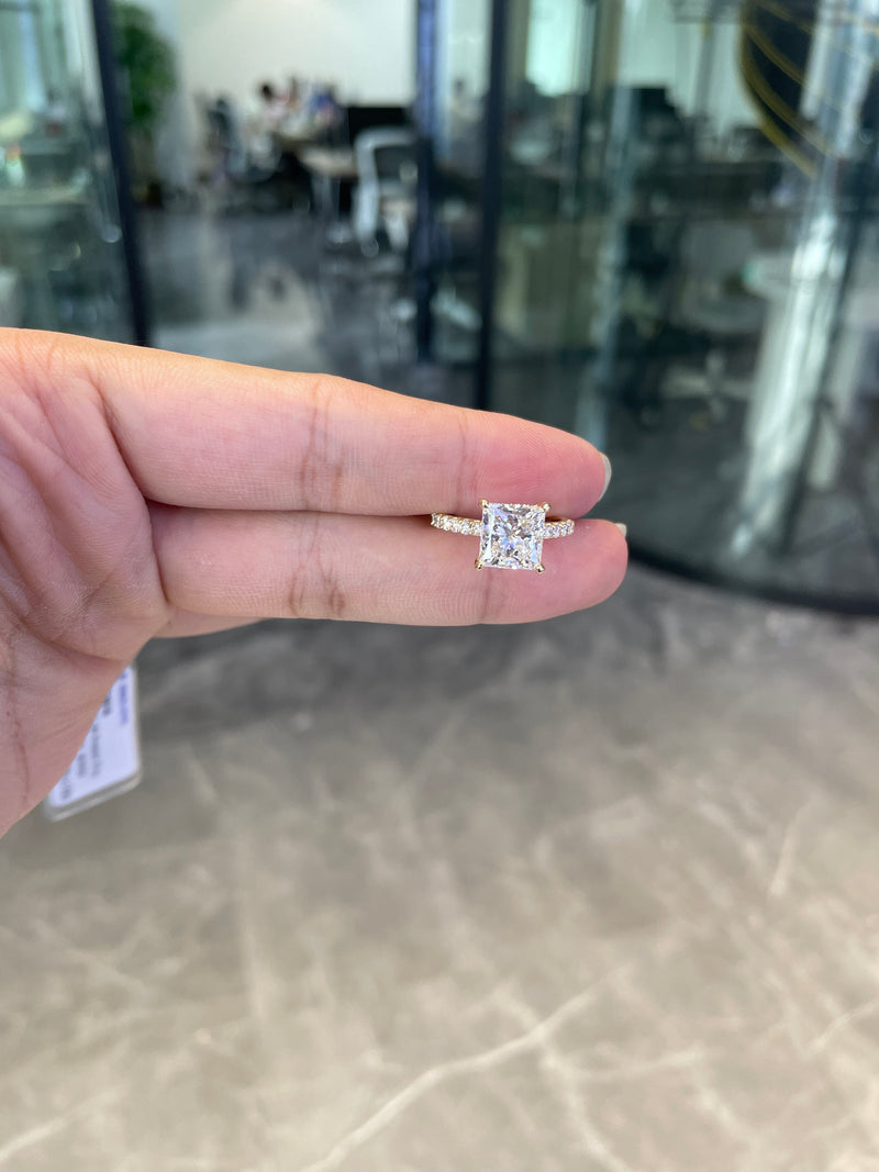 For Annaaa 14k yellow gold ring with 3ct E vvs2 diamond And 0.386ct side stones
