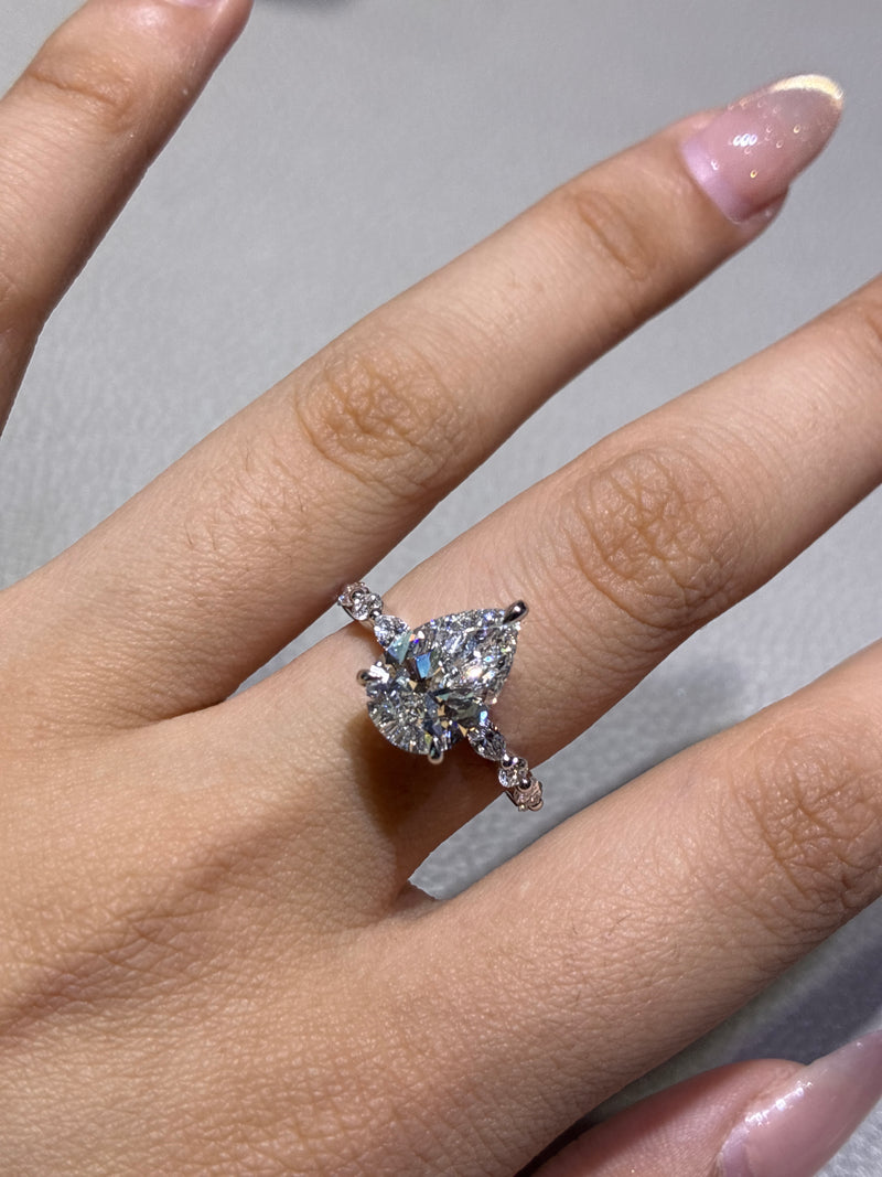 For Becky Potts(14 k white gold,E/VVS2,2.88 carats)