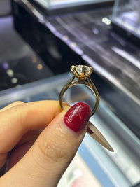 For vivi 14k yellow main stone 5.01 carat side stone 0.065ct E/vs1