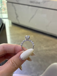 For Gloria 18K solid white gold 2.35ct D/VS1, with 1.162ct sidestones