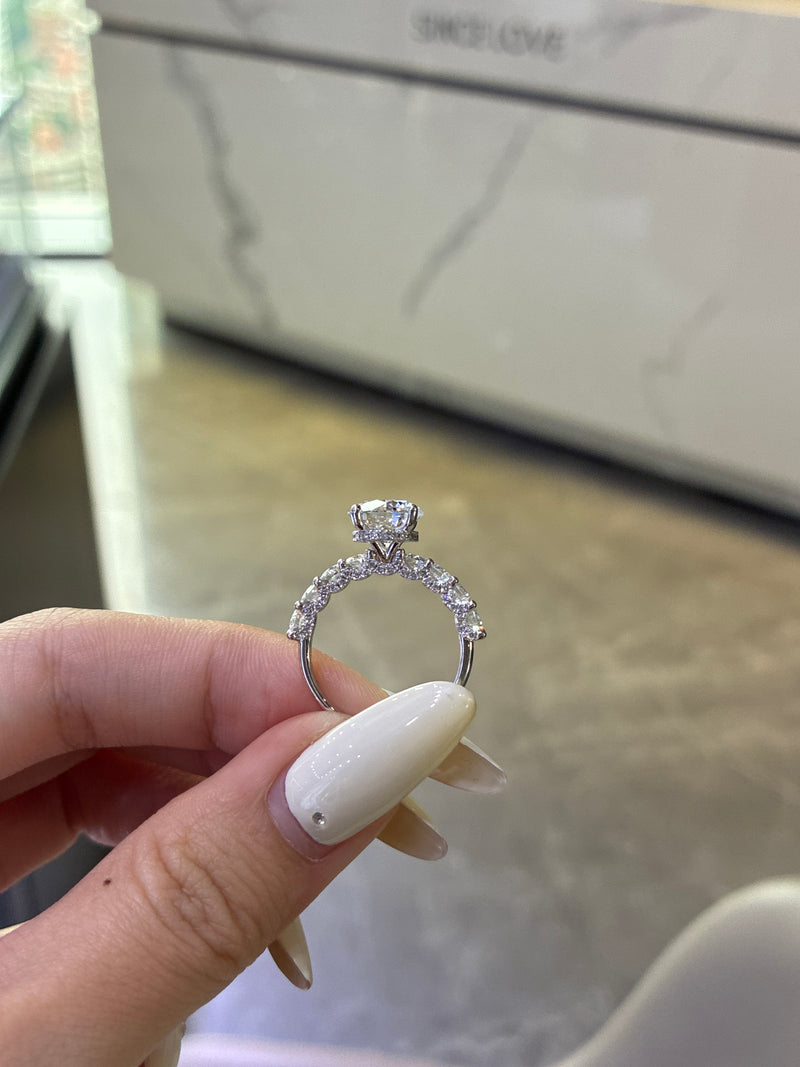 For Gloria 18K solid white gold 2.35ct D/VS1, with 1.162ct sidestones