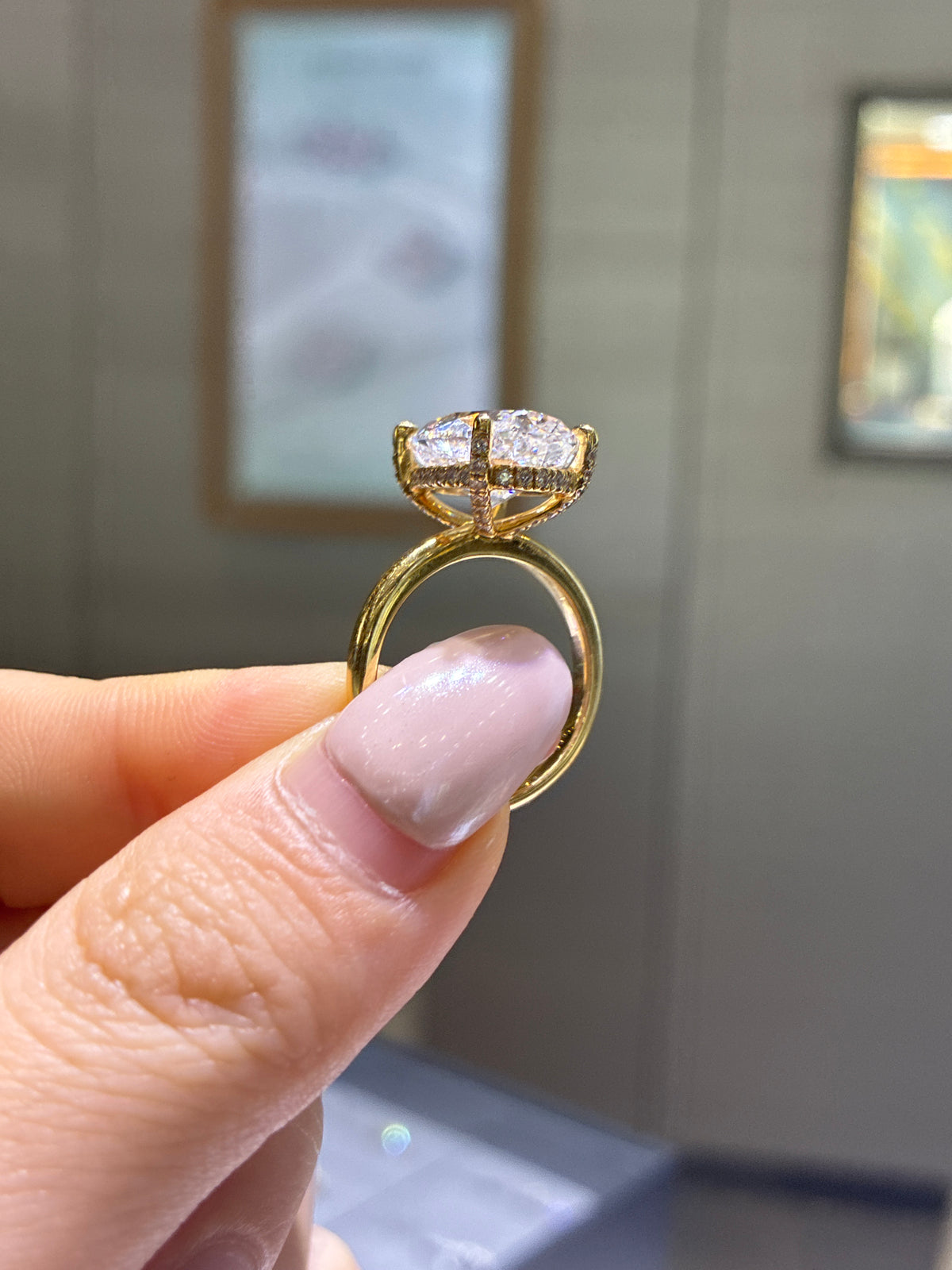 For lizeth 18k gold oval cut ring E/vvs1 main stone 8.05ct side stone 0.305ct