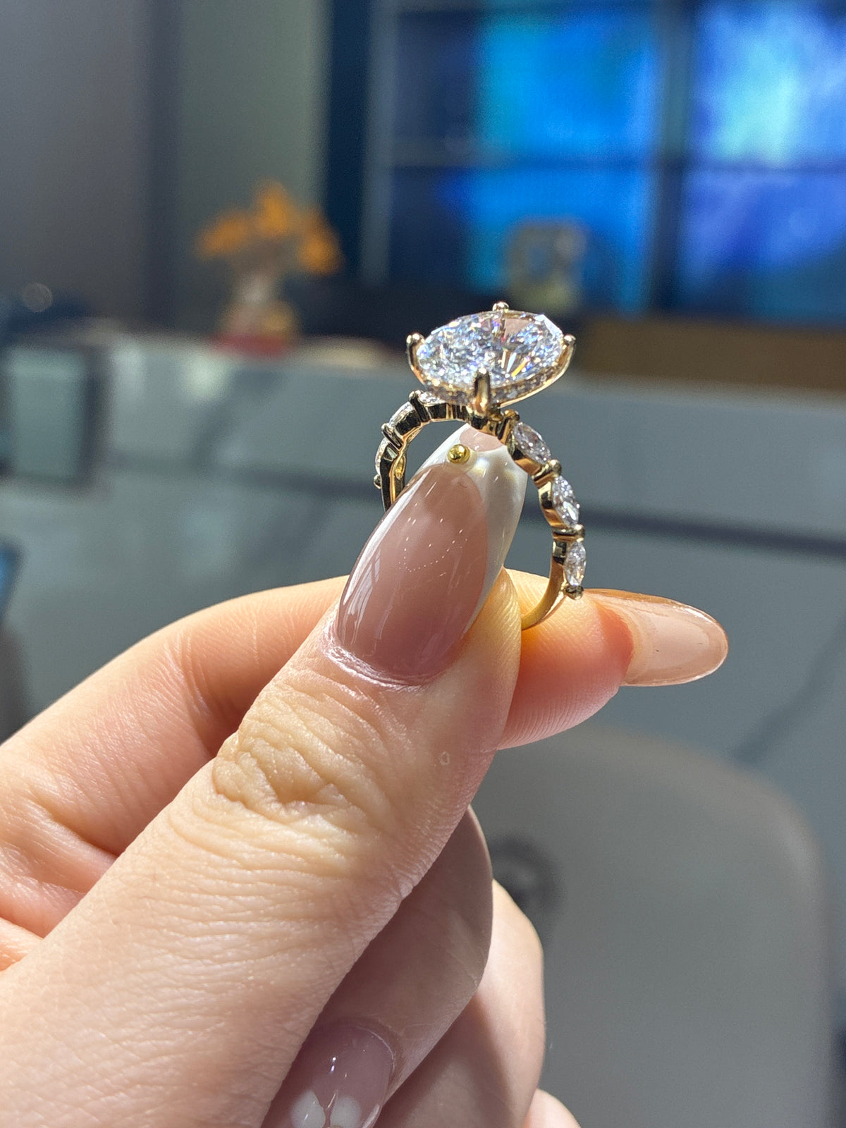 For sitss 14k yellow gold D/vvs2 main stone 3.5ct side stone 0.587ct