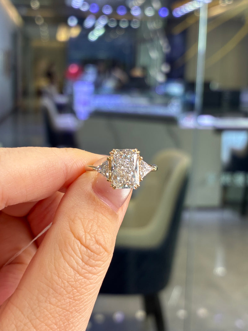 For bjam, 3ct Randiant with trillion cut three stone engagement ring, D/VVS2, in 14k yellow gold (ready to ship )