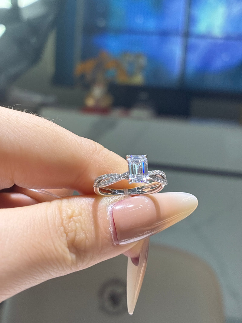 For  Janell 18k gold emerald cut 1ct D/Evvs