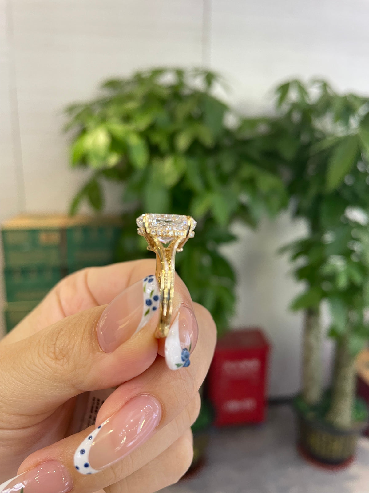 For CindyBeauty, 5.25ct + 0.098ct Oval Split Shank Lab Diamond Ring, D/VS1, 18k gold